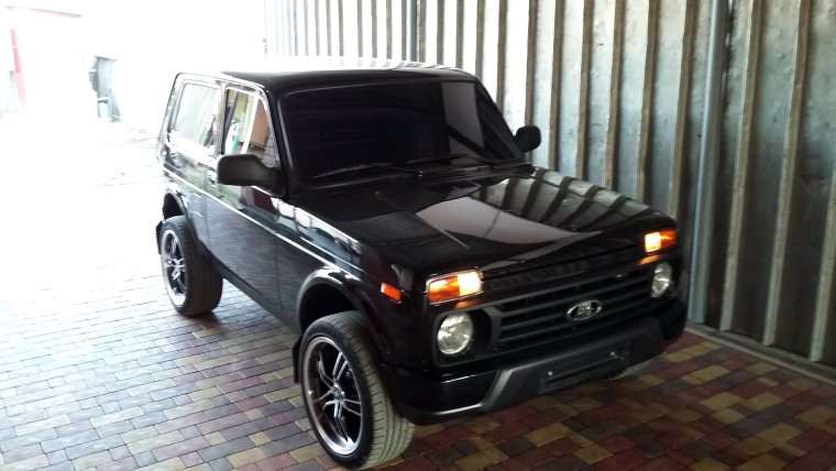 Нива Урбан черная