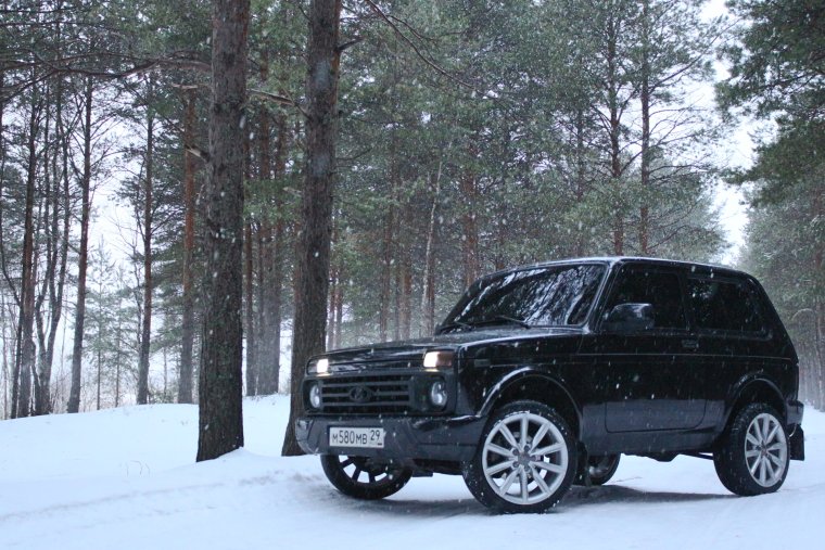 Нива Урбан чёрная зима