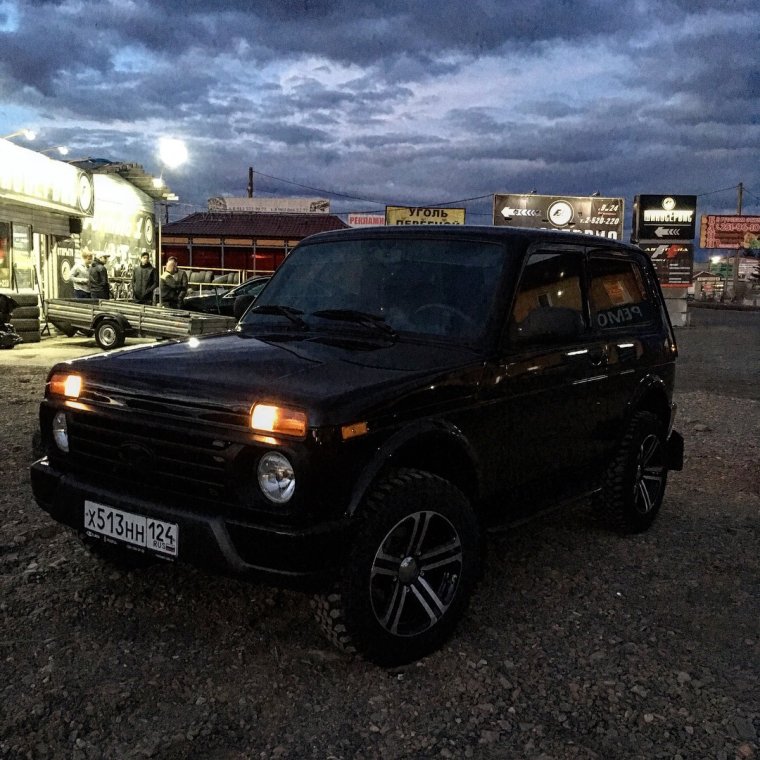 Нива Урбан черная 007