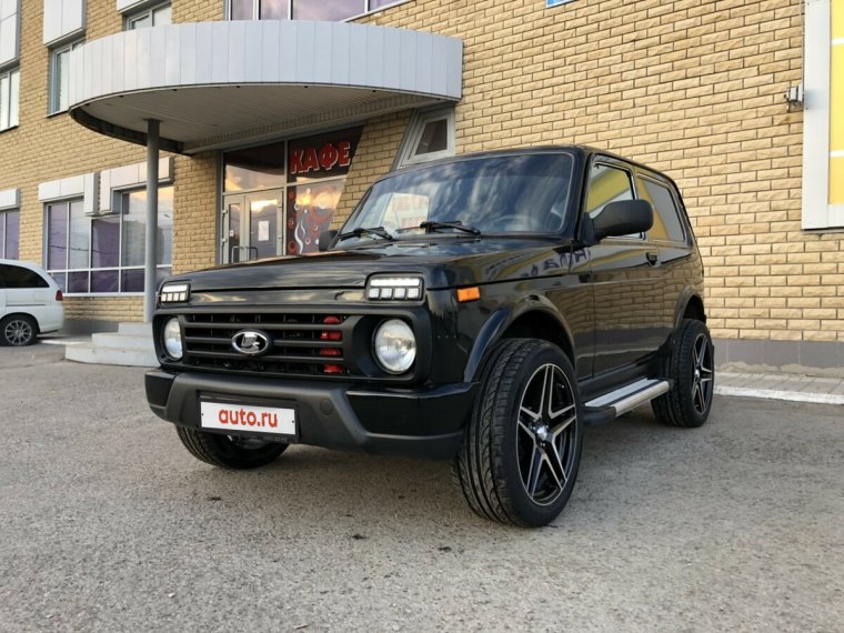 Лада Нива Урбан черная