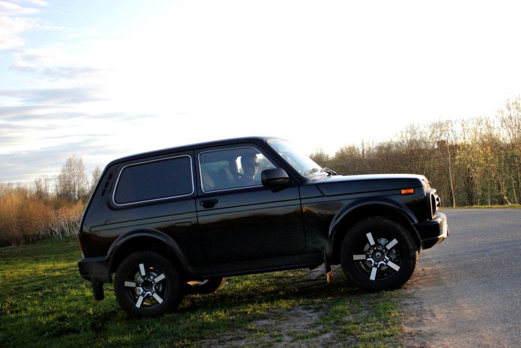 Niva Urban 4x4 черная
