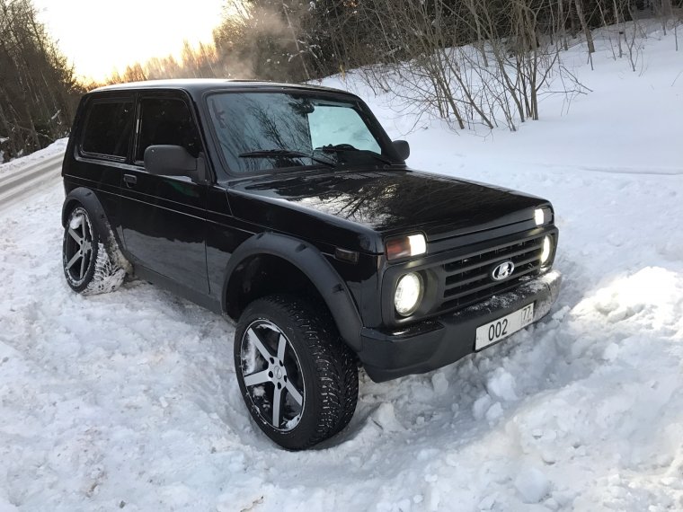 Нива Урбан черная