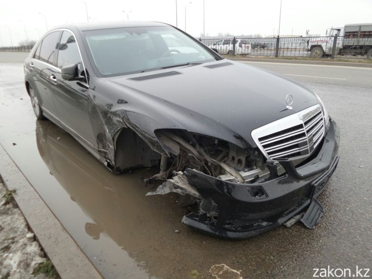 Битый 221 Мерседес