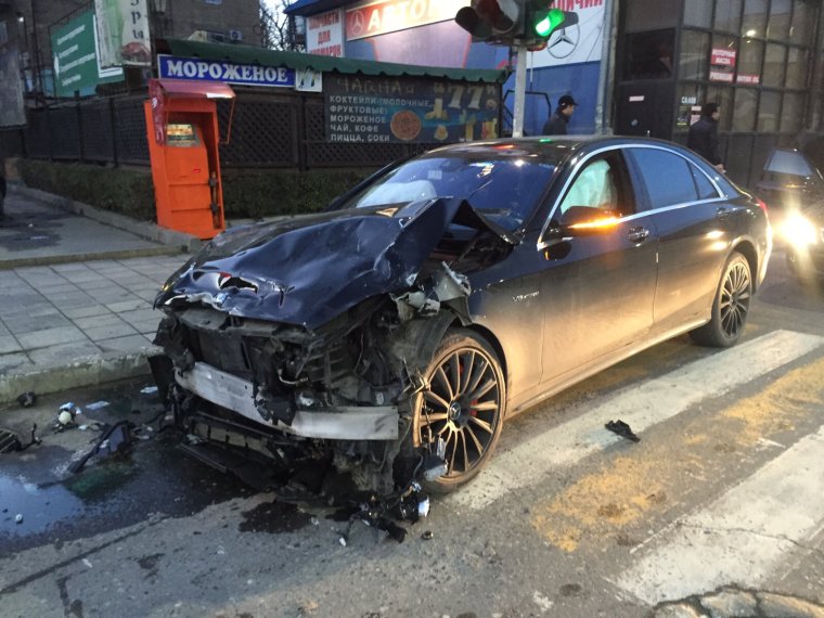 Разбитый Мерседес с 63