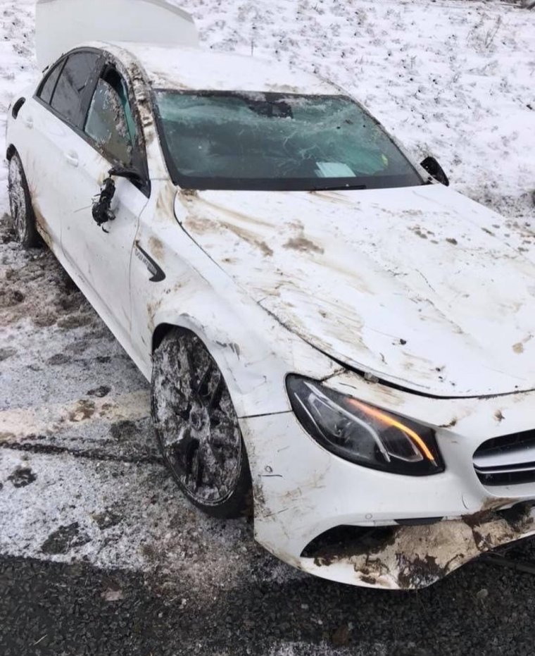 Разбитый Мерседес с180 белый