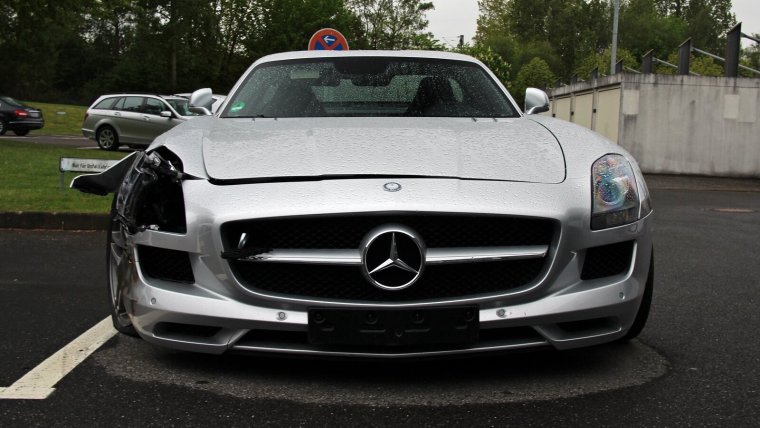 Разбитые машины Мерседес