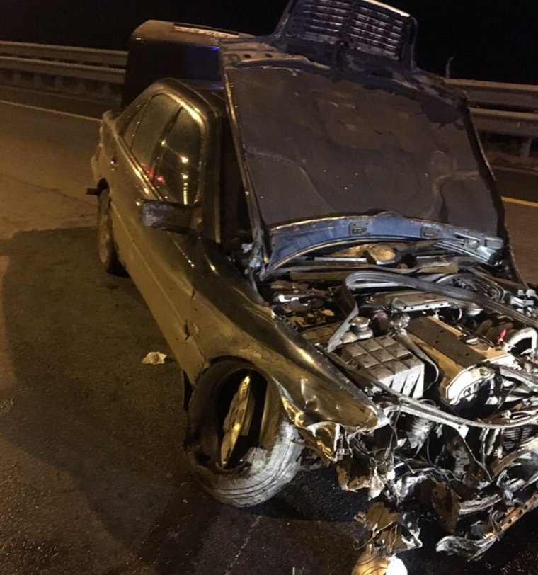 Разбитый Mercedes