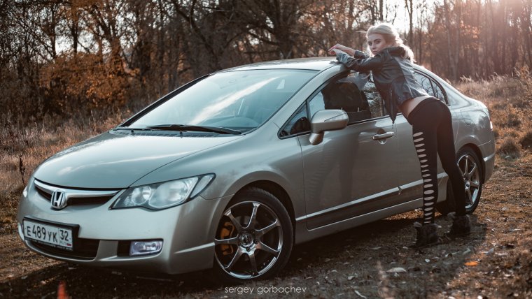 Белая Хонда Цивик 4д