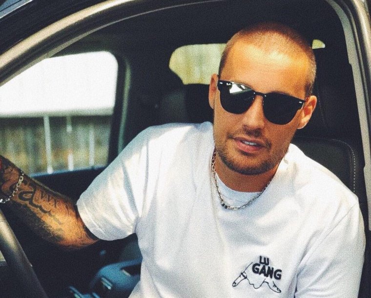 Оранжевый порш Каен Тимати