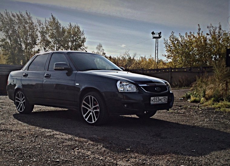 Приора седан черная 17 рельсах