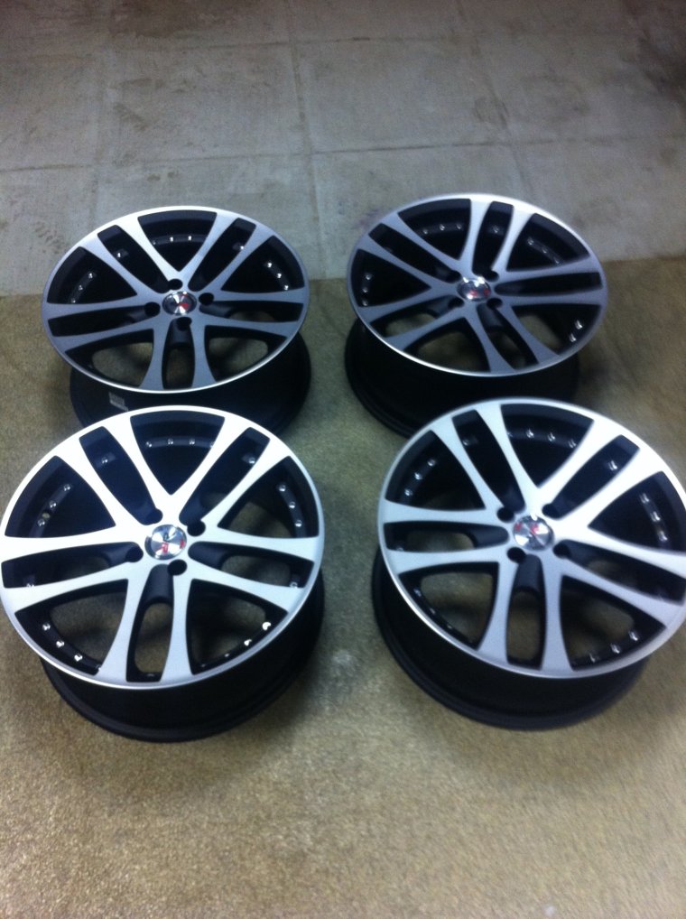 Лада Приора хэтчбек на р 15 дисках