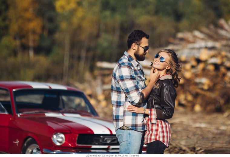 Фотосессия для двоих с машинами