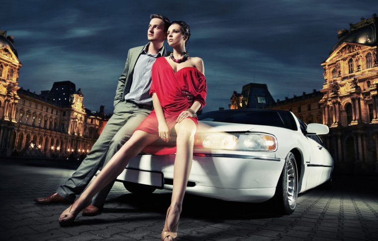 Фотосессия на фоне машины