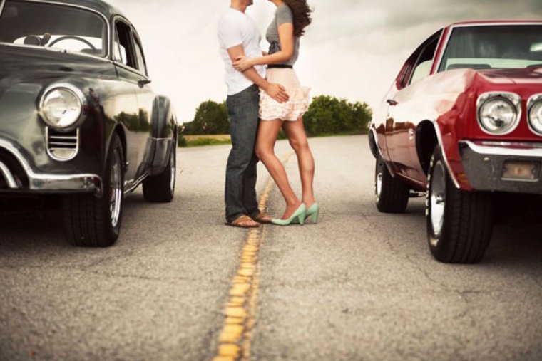 Парная фотография людей с машинами