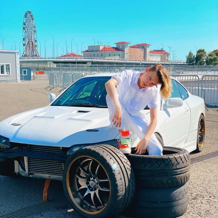 Vanessa Leon and dodge Challenger