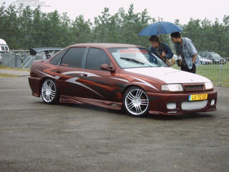 Тюнингованный Опель Вектра с