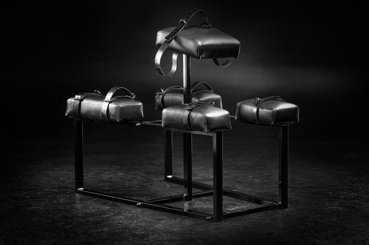 Девушки на капоте частные