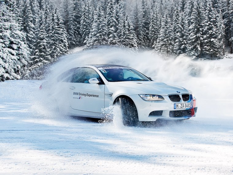 Зимний дрифт BMW