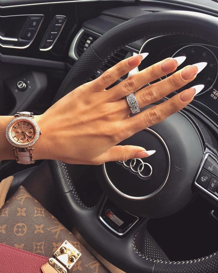 Маникюр на руле