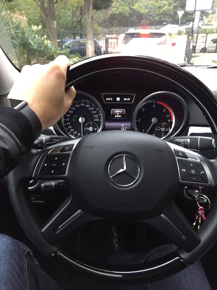 За рулем Мерседеса