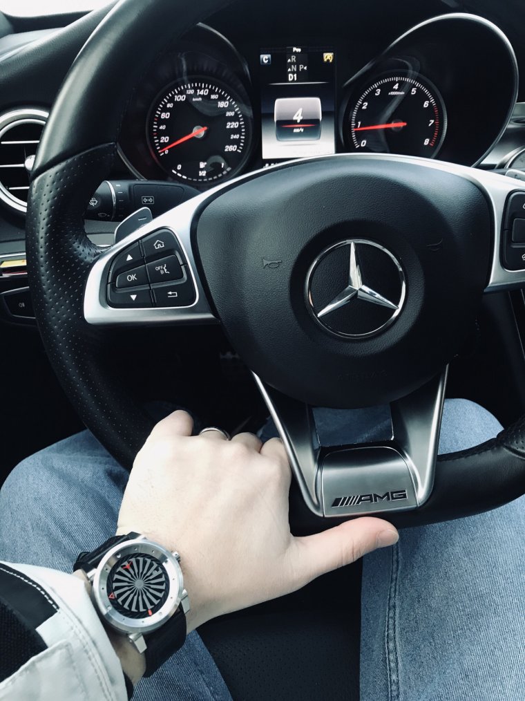 За рулем Мерседеса