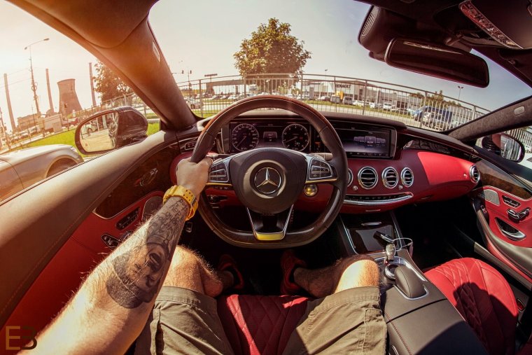 Вид от первого лица в машине