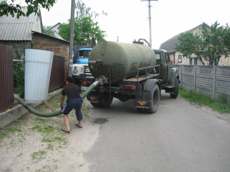 Откачка выгребной ямы