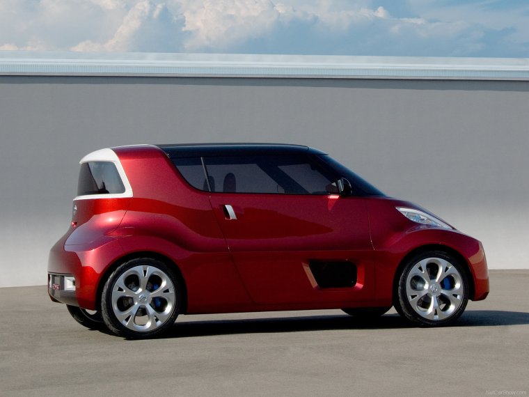 Ниссан с тремя дверьми