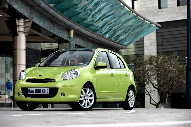 Ниссан Микра четырехдверный