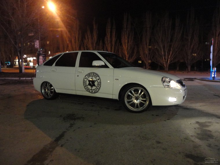 Белая Приора хэтчбек опер