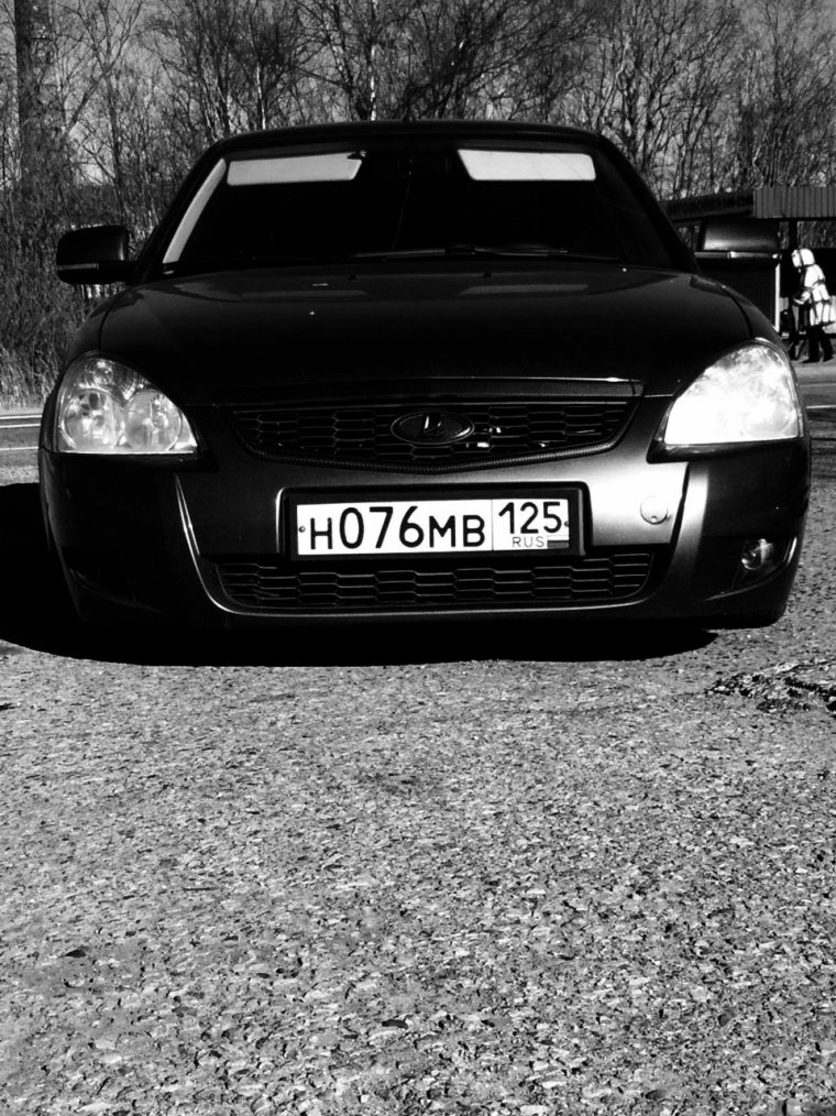 Приора с номерами 411