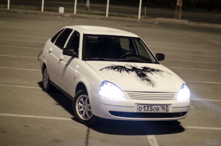 Машинка Приора белая