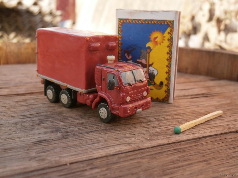 КАМАЗ из пластилина