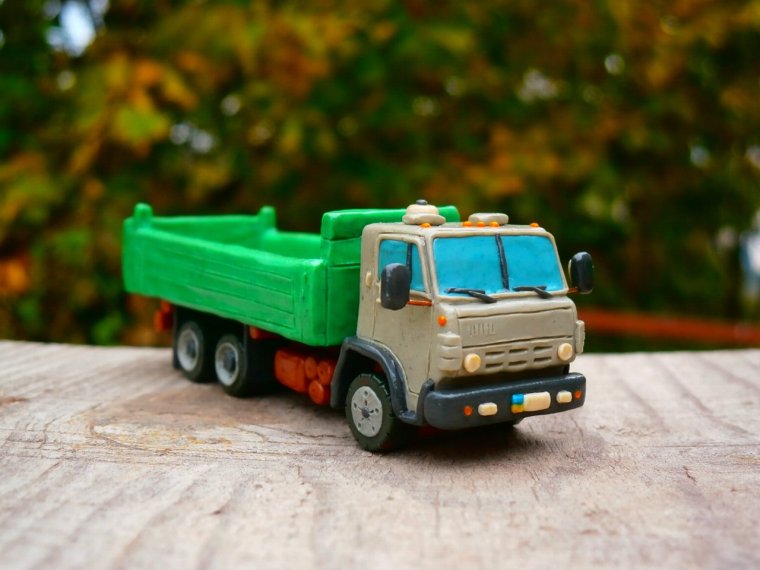 КАМАЗ 5320 из пластилина