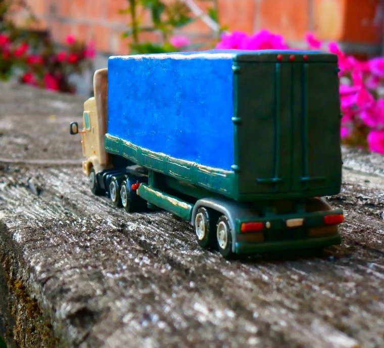 Грузовик из ьпластилин