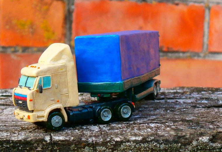 КАМАЗ 5320 из пластилина