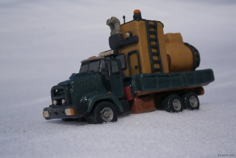 Модели грузовиков из пластилина