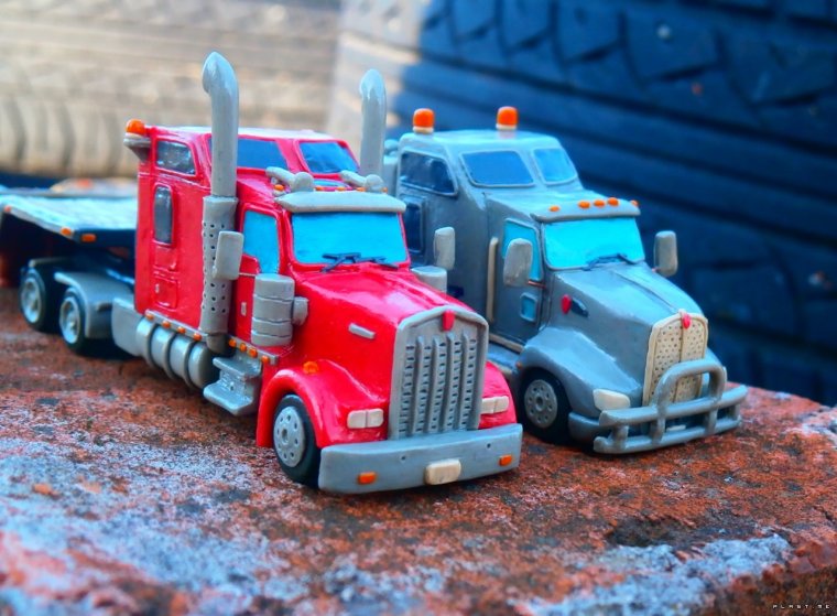 Грузовая машина из пластилина