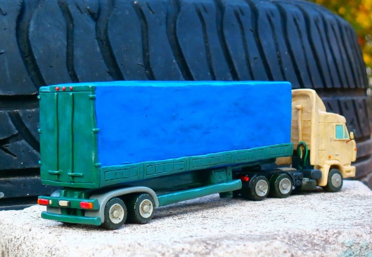 КАМАЗ 5320 из пластилина