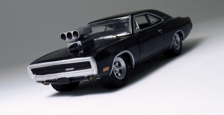 Додж Челленджер и Ниссан ГТР