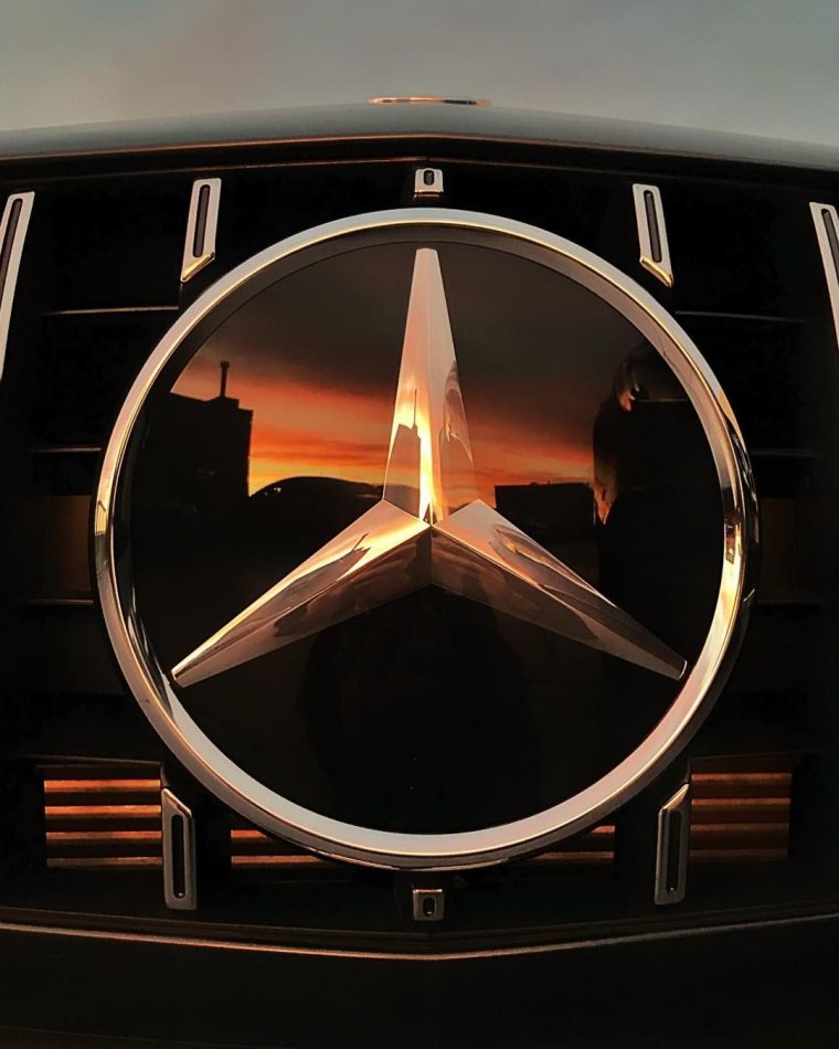Mercedes Benz logo