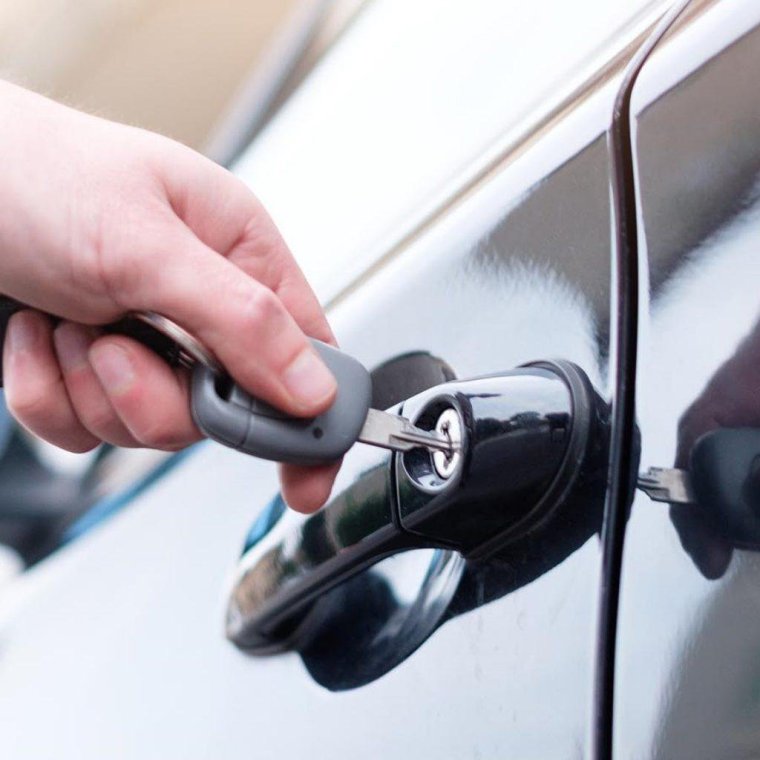 Вскрытие авто дверей