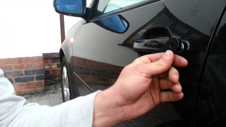 Вскрытие автомобильных замков