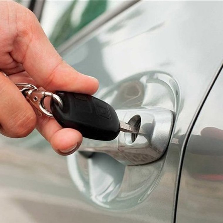 Вскрытие замков дверей авто