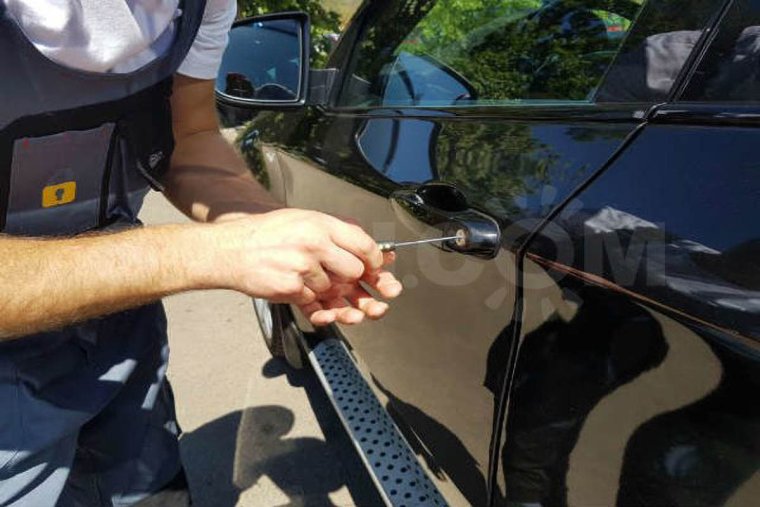 Вскрыть замок авто