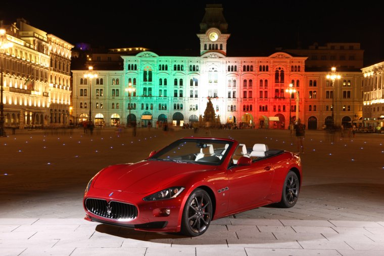 Maserati GRANCABRIO MC красная