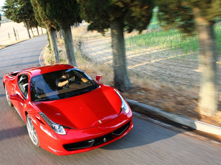 Машина Феррари 458