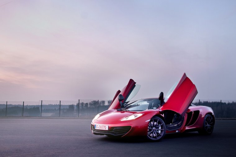 MCLAREN mp4-12c Red