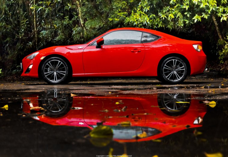 Тойота красная спортивная