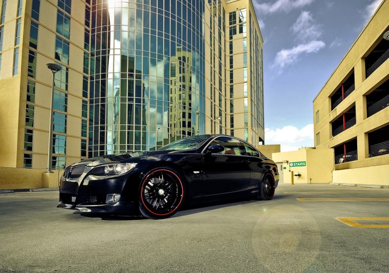 Авто на фоне города